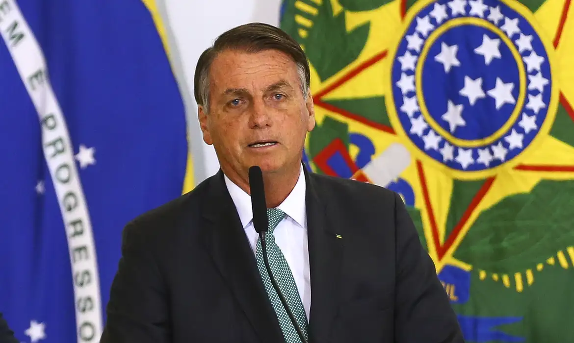 Quadro de saúde de Bolsonaro exige novos exames após agravamento dos soluços
