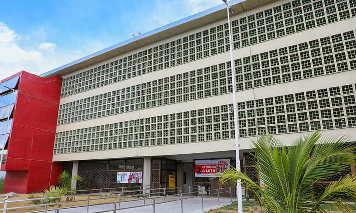 Perda de competitividade acende alerta: universidades brasileiras recuam em ranking internacional de pesquisa