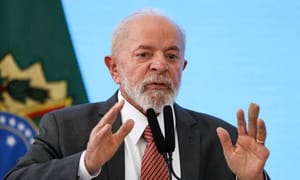 Segundo o Poder360, Lula inaugurou fábrica ligada a Vorcaro e aconselhou a não vender o Master
