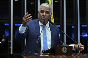Girão aciona PGR contra Toffoli e questiona condução do caso Master
