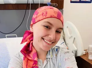Morre Isabel Veloso, influenciadora que compartilhava luta contra o câncer, aos 19 anos