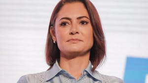 Michelle Bolsonaro se reúne com Gilmar Mendes para solicitar prisão domiciliar de ex-presidente