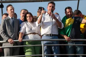 Governo aciona PF contra Flávio Bolsonaro após postagem crítica nas redes