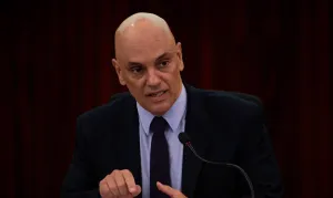 Moraes nega prisão domiciliar e mantém Bolsonaro na cela da PF