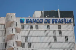 Justiça bloqueia R$ 376 milhões em ações do BRB no Caso Master