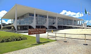 Casa Civil usa meme do BBB para chamar trabalhador brasileiro de “playboy”
