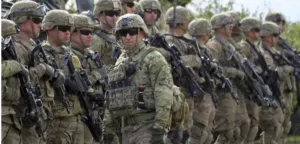 EUA ampliam presença militar e avaliam operações prolongadas no Irã