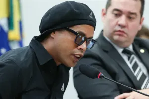 Terrenos de Ronaldinho Gaúcho entram em investigação sobre fraude bilionária do Banco Master