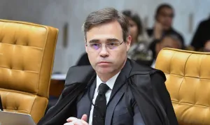 Mendonça amplia autonomia da PF e altera condução do caso Master