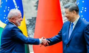Xi Jinping mira renminbi como moeda global e desafia o dólar