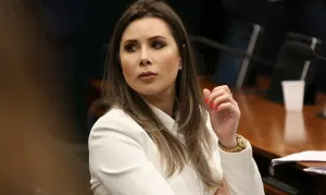 Preterida na composição da chapa, deputada Carol De Toni anuncia saída do PL