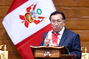 Presidente interino do Peru acumula controvérsias judiciais e declarações polêmicas