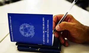 Mudança na escala 6x1 pode eliminar 638 mil empregos, aponta estudo