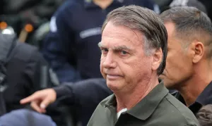 Bolsonaro apresenta melhora clínica, mas segue em UTI sem previsão de alta