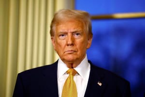 NYT chama assessor de Trump de ameaça à democracia brasileira e recebe resposta dura