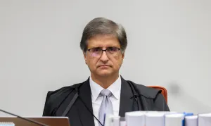 PGR se manifesta a favor de prisão domiciliar de Bolsonaro