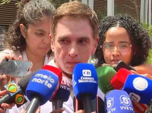 Bolsonaro é internado com pneumonia grave e permanece sob cuidados intensivos
