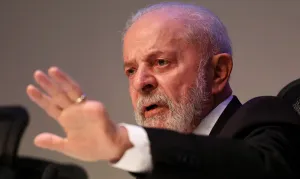 Lula critica convite a Bolsonaro em posse no Chile