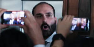 Eduardo Bolsonaro defende auditoria e observação internacional nas eleições brasileiras