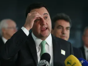 Novo deixa Ratinho Jr. e se alinha a Moro e Flávio no Paraná