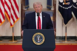 Trump afirma pedido de cessar-fogo do Irã, Teerã nega e tensão cresce em Ormuz