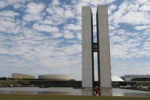 Congresso decide veto da dosimetria em votação que testa força política em Brasília