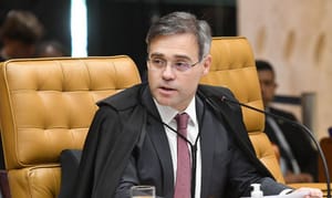 Revista Oeste aponta suspeita de pressão sobre André Mendonça no Caso Banco Master