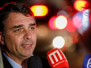 Flávio Bolsonaro divulga nota e defende CPI do Banco Master