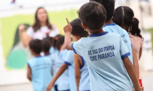 Pesquisador critica métricas do governo sobre alfabetização infantil no Brasil