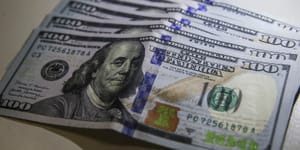 Dólar sobe após repercussão política envolvendo Banco Master