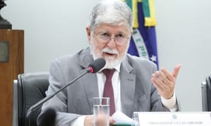 Celso Amorim afirma que Trump “pensará duas vezes” antes de contrariar interesses do Brasil