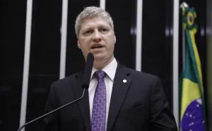 Após intimidação de general, Marcel van Hattem pedirá processo disciplinar no Exército e anuncia novas medidas