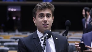 Nikolas Ferreira apresenta projeto para ampliar fiscalização do Congresso sobre o STF