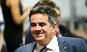 Ciro Nogueira resiste a aliança da federação com Flávio Bolsonaro