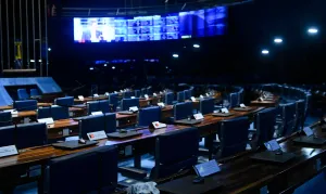 Senado aprova proposta que proíbe obrigatoriedade da vacina contra a Covid-19