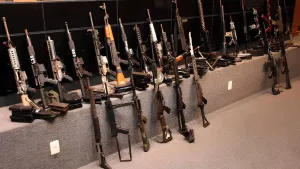 Operação investiga elo entre facção venezuelana e Comando Vermelho no tráfico de armas