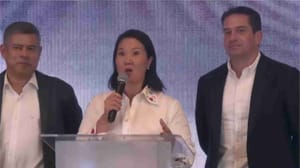 Keiko lidera apuração e aguarda resultado oficial no Peru