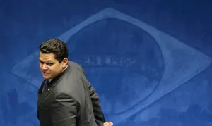 Alcolumbre nega acusação de Vorcaro e anuncia medidas judiciais