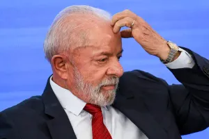 Lula chama taxa dos EUA no Estreito de Ormuz de "pirataria" e critica Trump